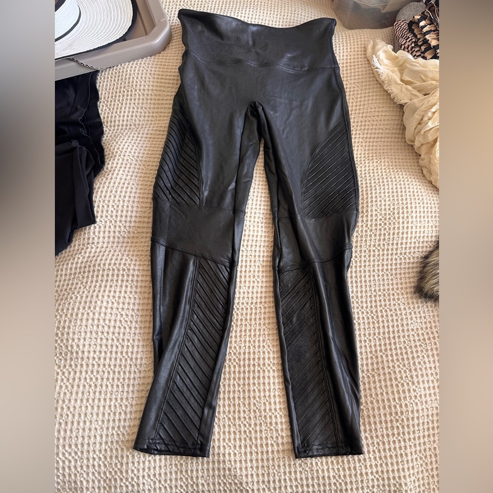 Spanx L Black Faux Leather Leggings with Ribbed Detail